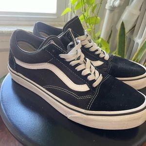 Vans Old Skool Shoe. Size is US Men 6.5 - US Women 8.0